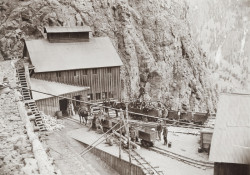 Commodore Mine #3, 1900 (photo courtesy Creede Historical Society 1845_MHC_18c1) Commodore Mine #3, 1900 (photo courtesy Creede Historical Society 1845_MHC_18c1)