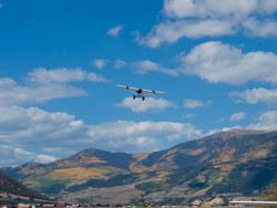 creede fly in airplane landing